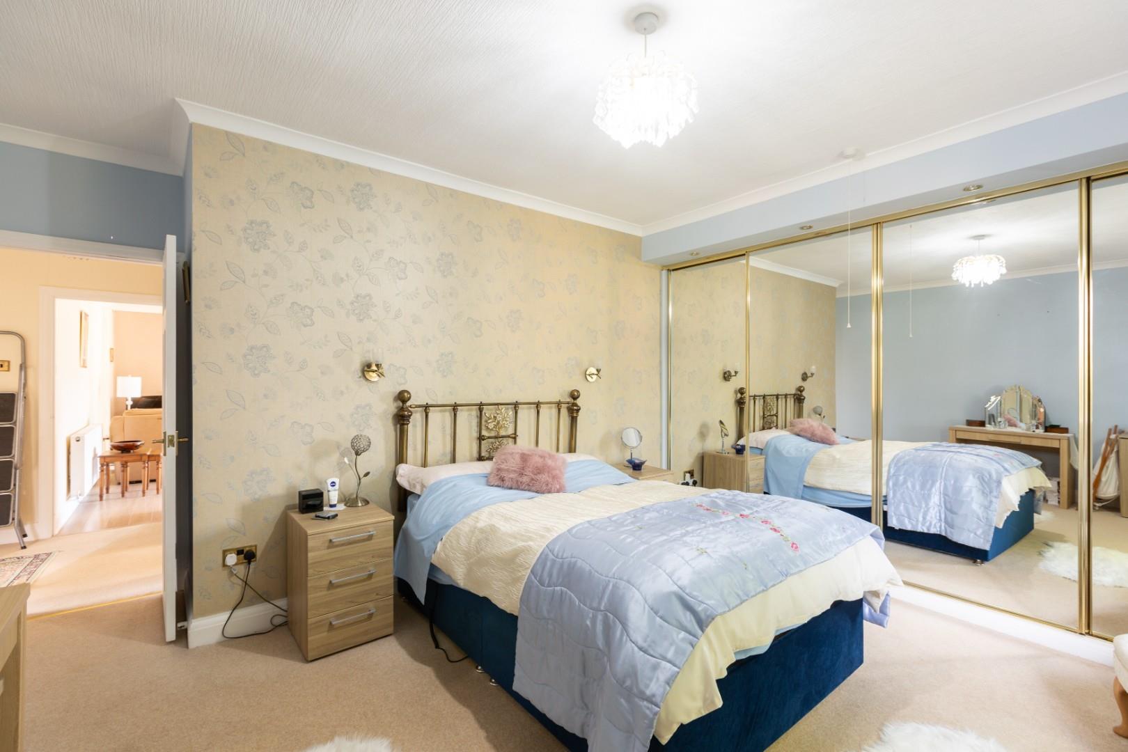 Gowerton Road, Three Crosses, Swansea, SA4 3PY